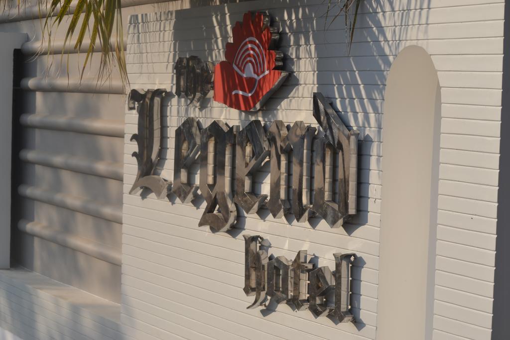 The Legend Hotel Allāhābād Junction Екстериор снимка