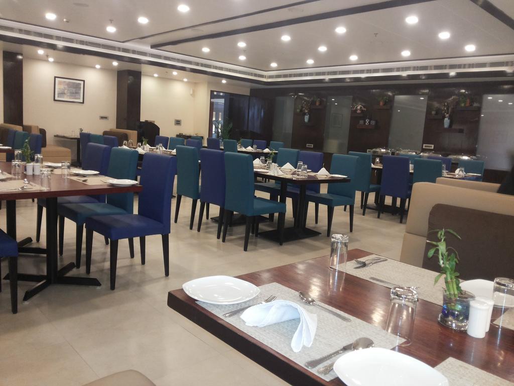 The Legend Hotel Allāhābād Junction Екстериор снимка
