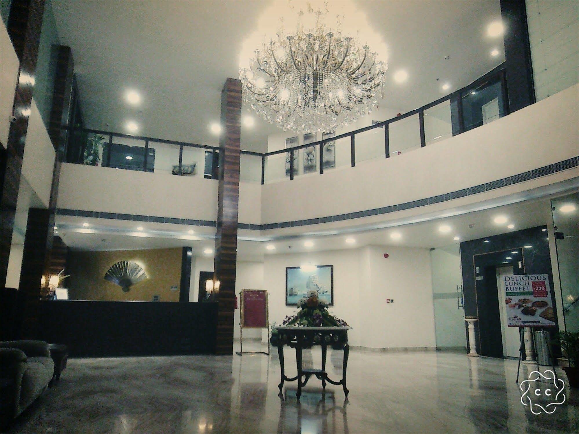The Legend Hotel Allāhābād Junction Екстериор снимка