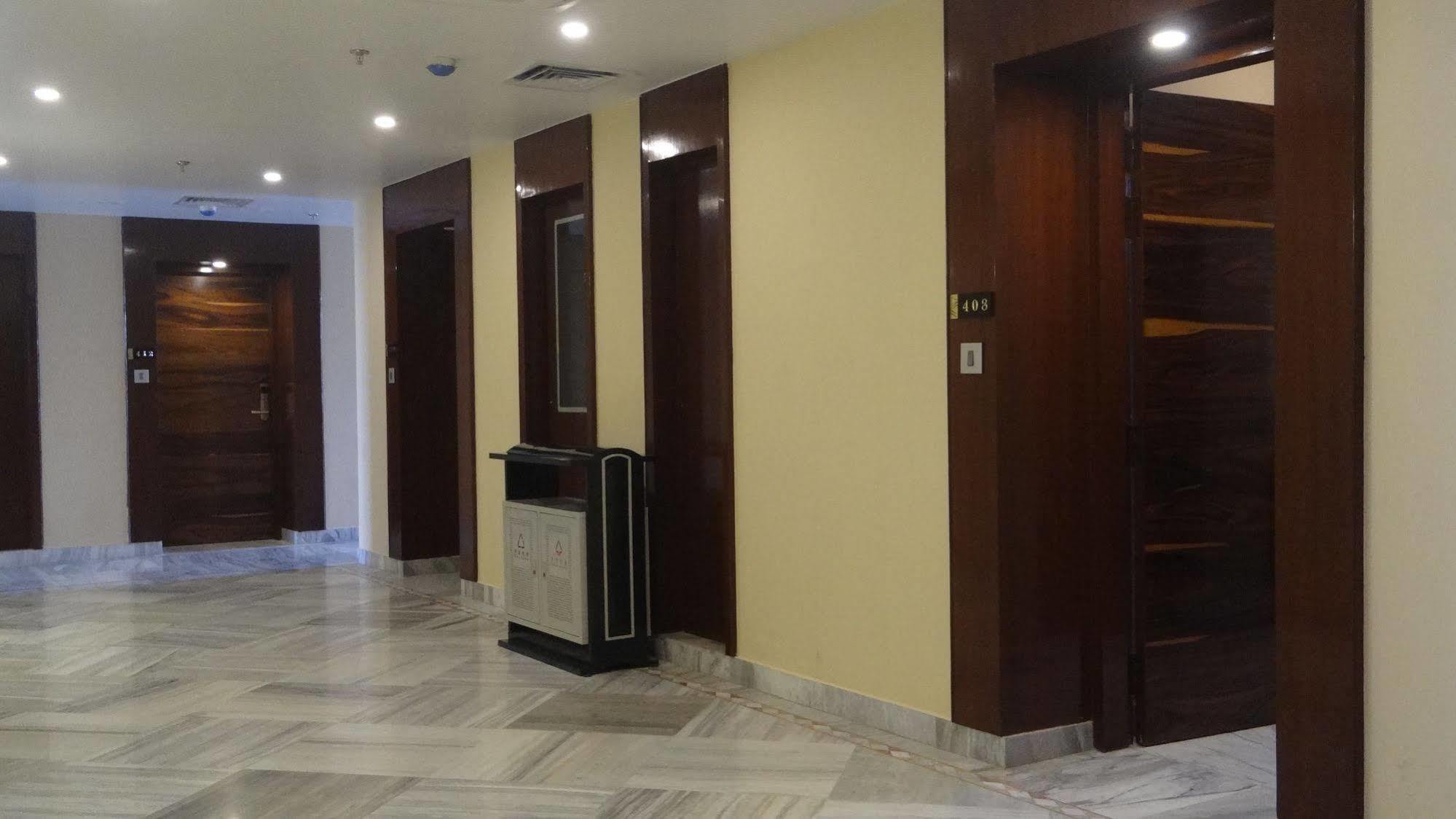 The Legend Hotel Allāhābād Junction Екстериор снимка